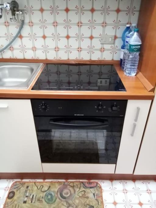 Ampio Monolocale Con Terrazzo - A 2 Passi Dal Mare Lägenhet Latte Exteriör bild