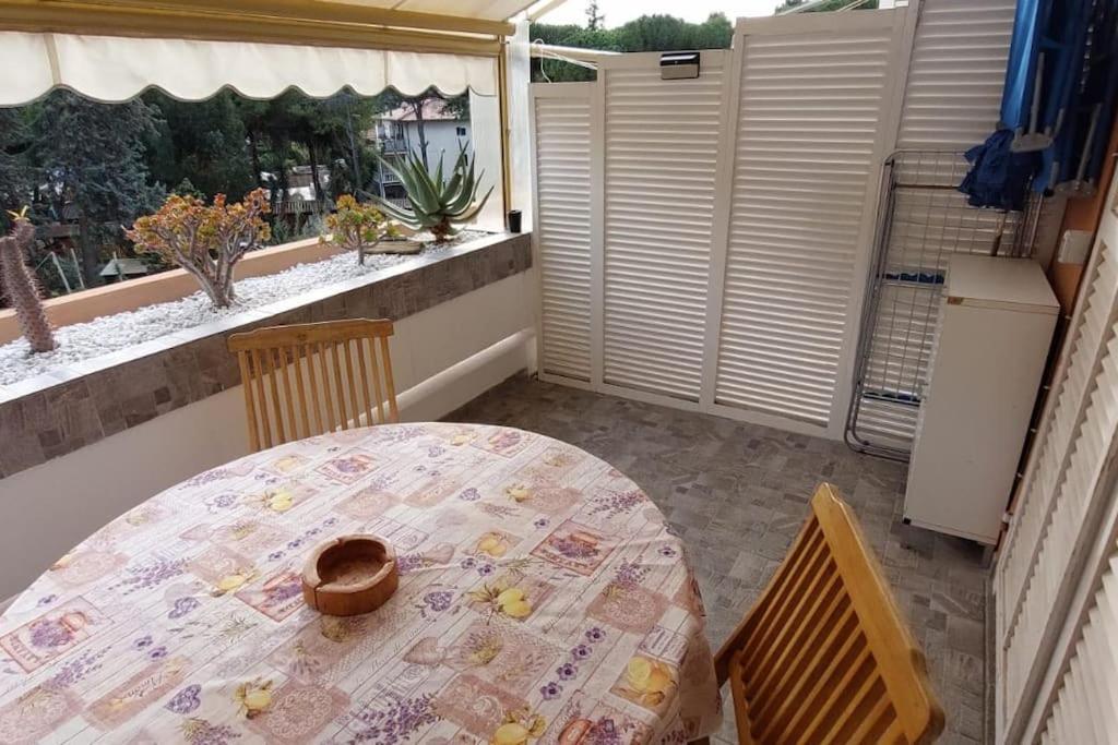 Ampio Monolocale Con Terrazzo - A 2 Passi Dal Mare Lägenhet Latte Exteriör bild